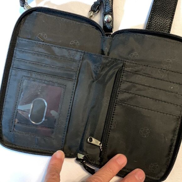 Black Crossbody/Wristlet. Great small bag to take shopping - Picture 3 of 8
